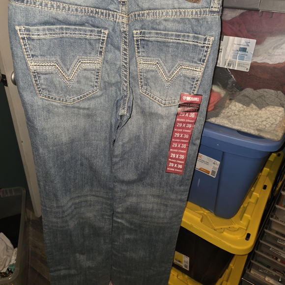 Men's Relaxed Fit Light Blue Jeans - Picture 2 of 9